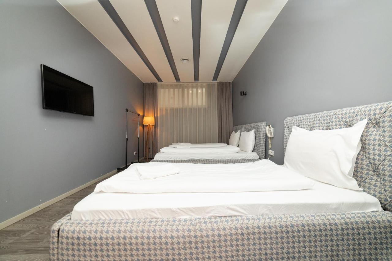 Hotel Gloria พริสตีนา ภายนอก รูปภาพ