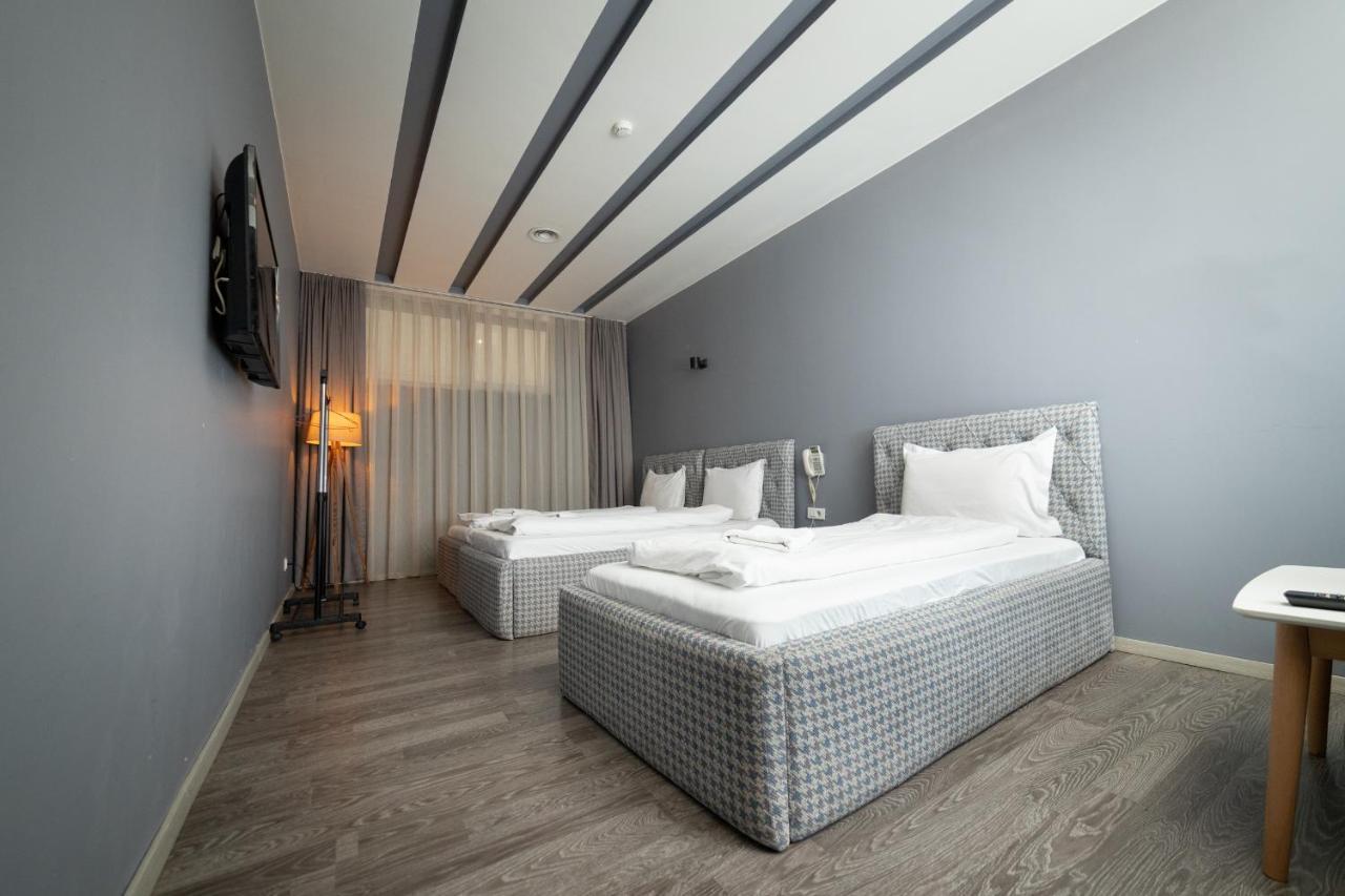 Hotel Gloria พริสตีนา ภายนอก รูปภาพ